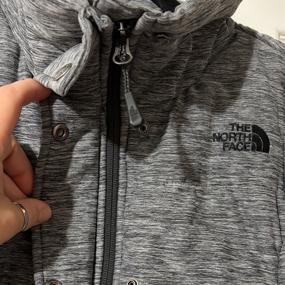 EUC The North Face Women's Gray Puffer Vest size Medium - Picture 3 of 5